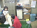 工場で働く原石美人はおやじ達の3Kチ○ポも拒めない