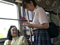 5周年記念 女子○生に満員状態でキスまで3cm