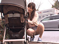 ベビーカー妻の尻に勃起チ○ポを擦りつけてヤる2