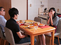 泣きながら囁き淫語で部下を誘惑する上司の妻