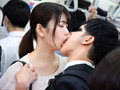 勃起チ○ポでパンツ越しオナニーをしだす誘惑お姉さん