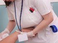 ワザと手コキのような陰部洗浄 色っぽい巨乳看護師さん
