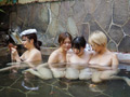 温泉旅行で母親の巨乳ママ友二人に挟まれてレズられた私