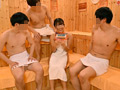 巨乳女子大生がサウナの男性客のチ○ポ連続ヌキに挑戦 2