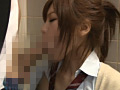 足の力が緩んだのか？どんどん股が開きパンツが…