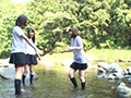 田舎の純真な女子○生が服を脱ぐのも忘れてズブ濡れに2