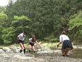 田舎の純真な女子○生が服を脱ぐのも忘れてズブ濡れに3