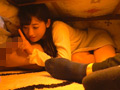 こたつの中の下半身に我慢できずイタズラ！ 兄貴の彼女