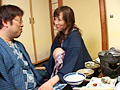 旅先でなら、人目を気にせず、接吻できる…。
