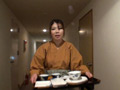 旅館に行って 人妻の仲居さんをチップで口説いてみたら
