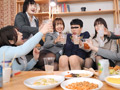 黒ストッキングの同僚OLと王様ゲーム！