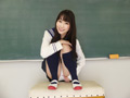 白綿パンに濡れ染みを作りながら誘惑するぷくまん美少女