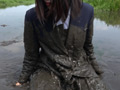 ブレザー制服・泥だらけ1