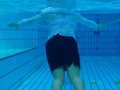 【水中編】新入女子社員の着衣水泳研修（1） サンプル画像4