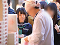 観光地で見つけたあの子が大人の階段登りました