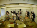 集団女子学生 逃げられない乳揉みベロキス猥褻