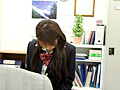 おしっこ我慢できずにお漏らし 20名