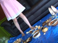 アイドル級美少女の裸足で弁当クラッシュ その1