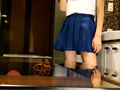 めいちゃんのローファー、ガラステーブルでザリCRUSHー3