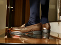 めいちゃんのローファー、ガラステーブルでザリCRUSHー4