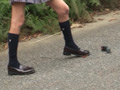 アイドル級に可愛い女の子のザリガニクラッシュ