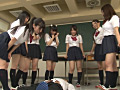 今年から共学になった学校に、男は僕だけ 残酷放尿編