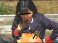 ハイヒールで踏んだものを食べさせられるホームレス！