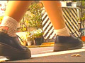 パンプスのつま先やカカトがイモムシを踏み潰す！