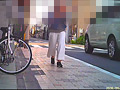 女子大生がカタツムリとイモムシを踏み潰す！