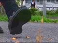 【復刻版】カタツムリがローファーで踏み潰される！2
