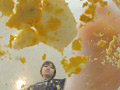 汚い足で仁王立ちで黙々と卵を踏みつぶすJK