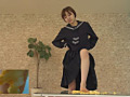 汚い足で仁王立ちで黙々と卵を踏みつぶすJK