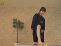 青白い顔と冷たい目線で美味しそうなプリンを踏み潰すJK