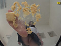 美味しそうな卵焼きをクラッシュするぽっちゃり娘