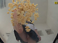 美味しそうな卵焼きをクラッシュするぽっちゃり娘
