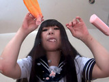 魚肉ソーセージをフェラしながら踏み潰す激カワ娘