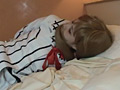 縛られたもう一人の少女