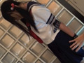制服で自由を奪われた女の子！