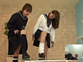 可愛いカブト虫の幼虫を金玉のように容赦なく踏み潰す