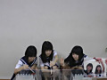 異音を立てながら踏み潰されていくザリガニと3人組