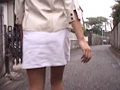 スカートめくり