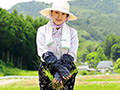 人里離れた長閑な田舎で見つけた笑顔が素敵なおばさん4