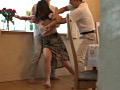 見積もりで訪れた閑静な住宅街の人妻を○○○！