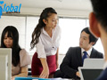 会社に閉じ込められた女上司と二人きり 本真ゆり