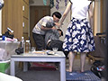 ○いつぶれた旦那さんのすぐ側で奥さんを寝取る10
