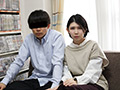 夫に見られているとも知らず他人棒を受け入れる人妻02