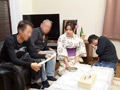 借金のカタにセックス○要されたスレンダー妻