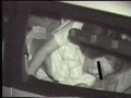 ○撮 不自然に揺れる車の中では…