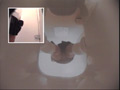 侵入女子校卒業式女子便所1