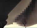 女の穴からブリブリ溢れる糞尿の勢いは堪らない！！